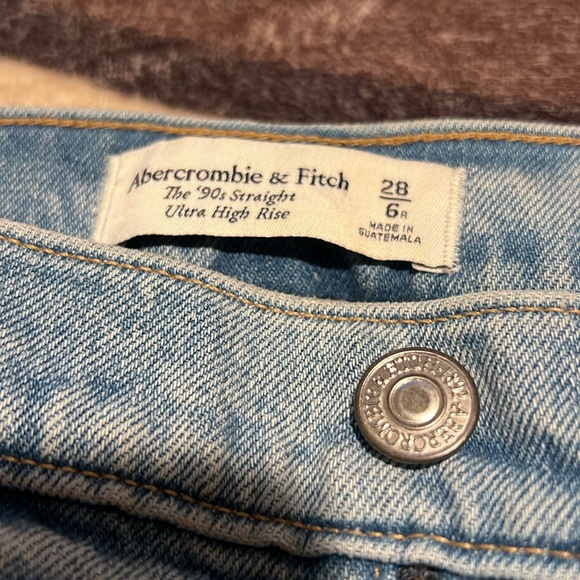Abercrombie Curve Love Ultra High Rise 90s Straight Jean - Picture 3 of 3